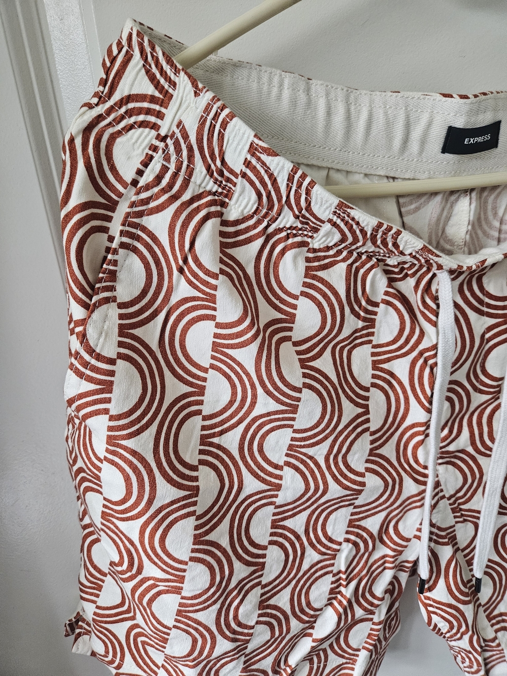 Express White Drawstring Shorts with Rust Geometric Print - Picture 6 of 12